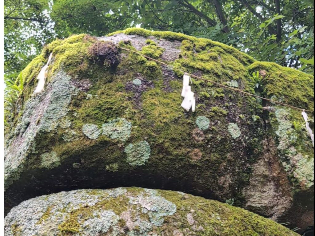 龍泉寺 ゆるぎ岩