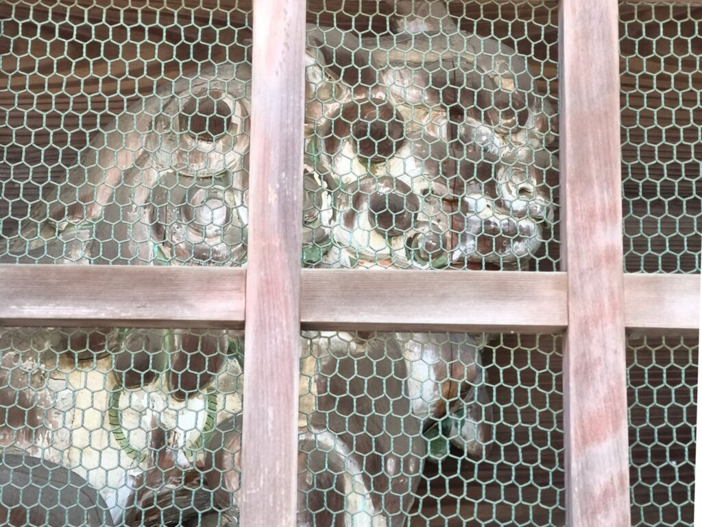 阿智神社 随身門の木製狛犬