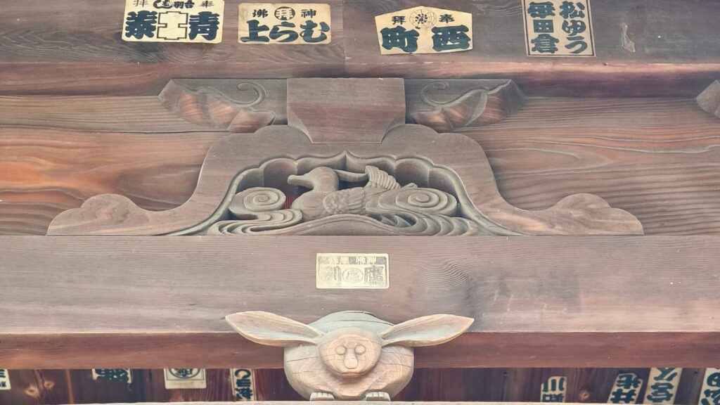 阿智神社 随身門の表側のうさぎの彫刻