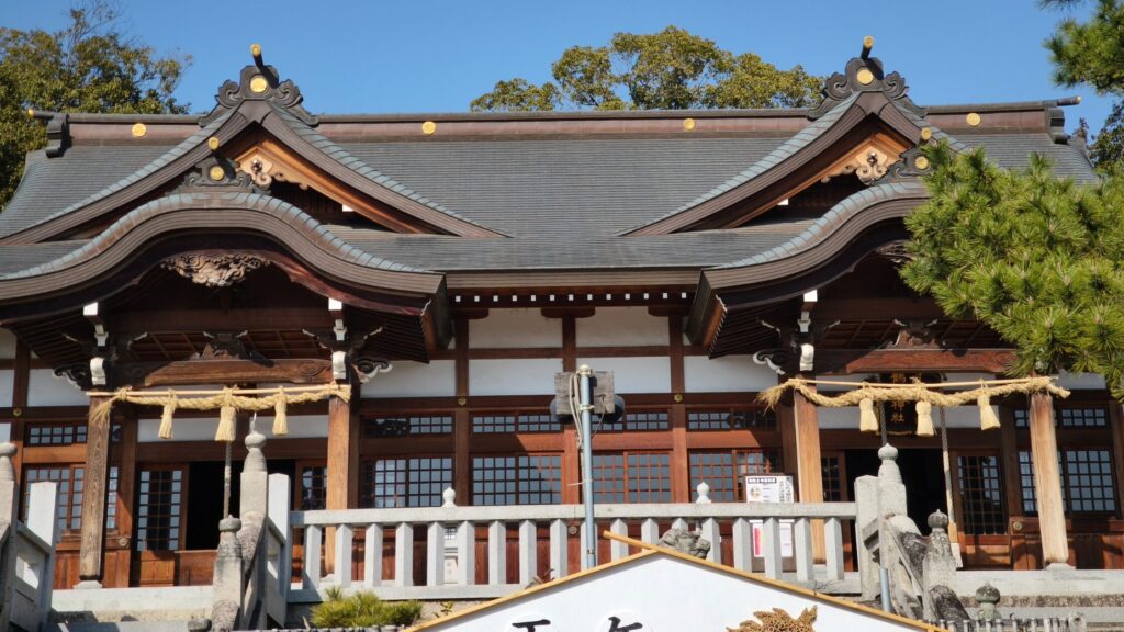 鶴崎神社 双殿造りの拝殿