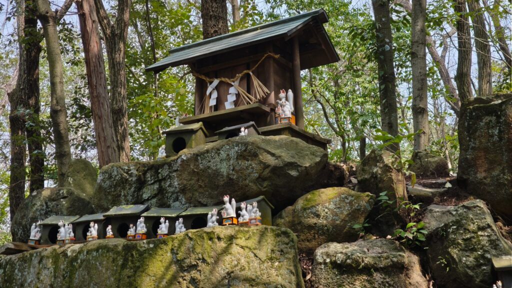 窪八幡宮 稲荷神社奥の祠