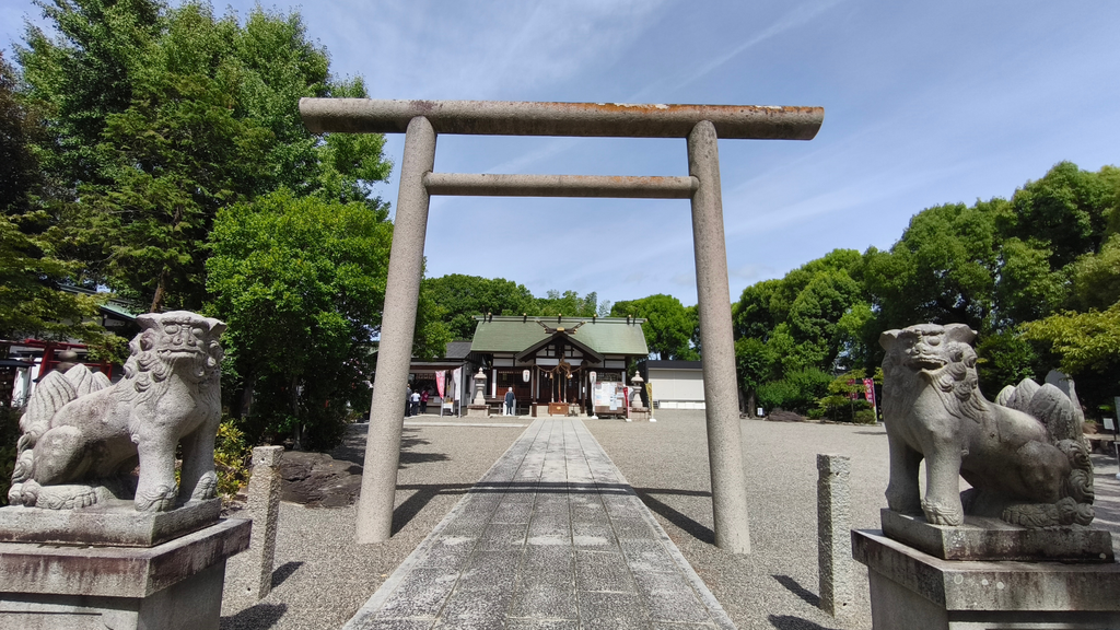 藤田神社 石鳥居と拝殿