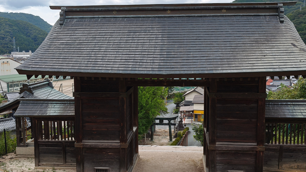 船川八幡宮 随身門