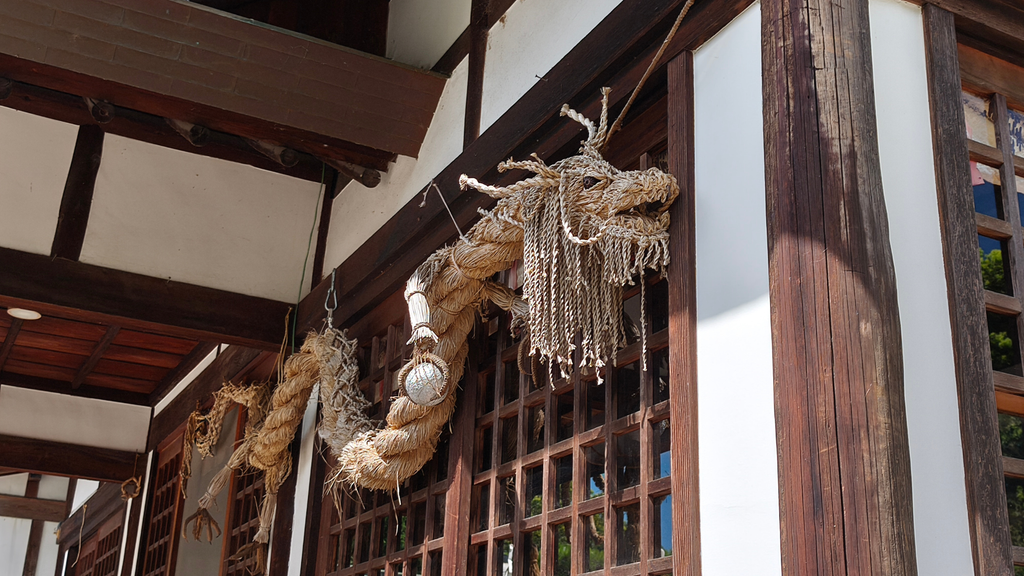 藤田神社 拝殿の龍の注連縄