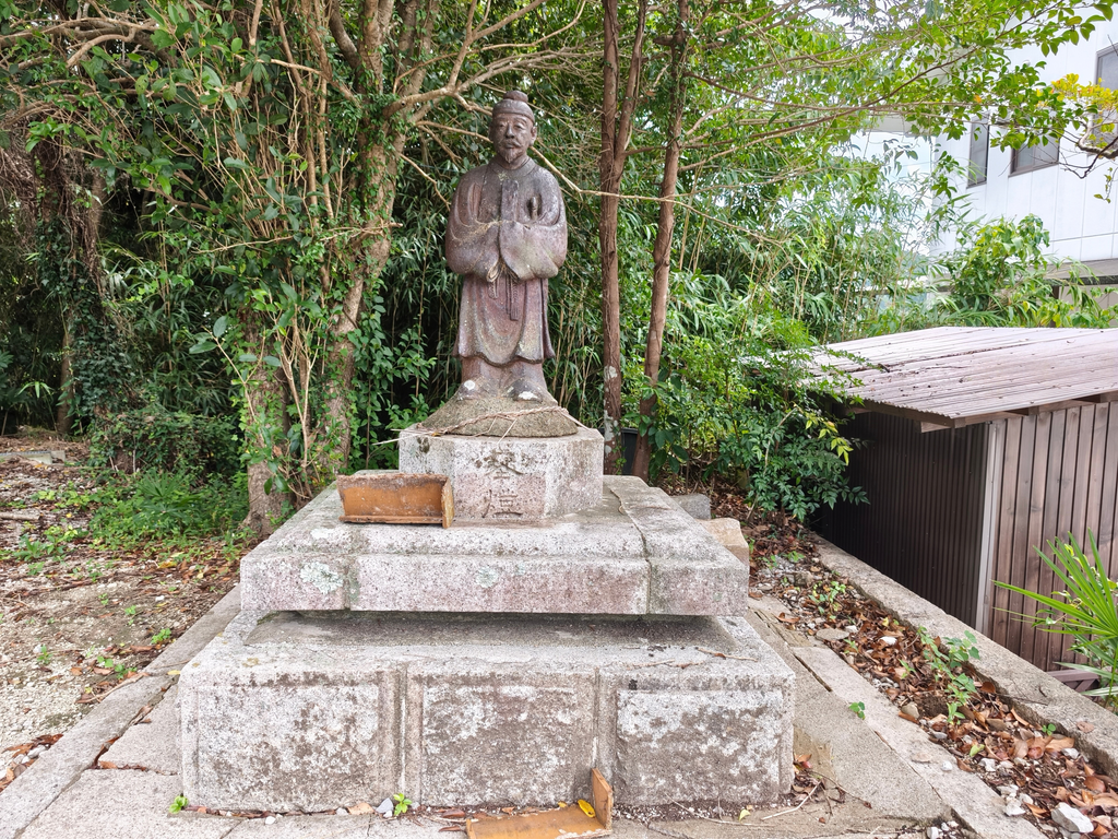 船川八幡宮 和気清麻呂公の石像