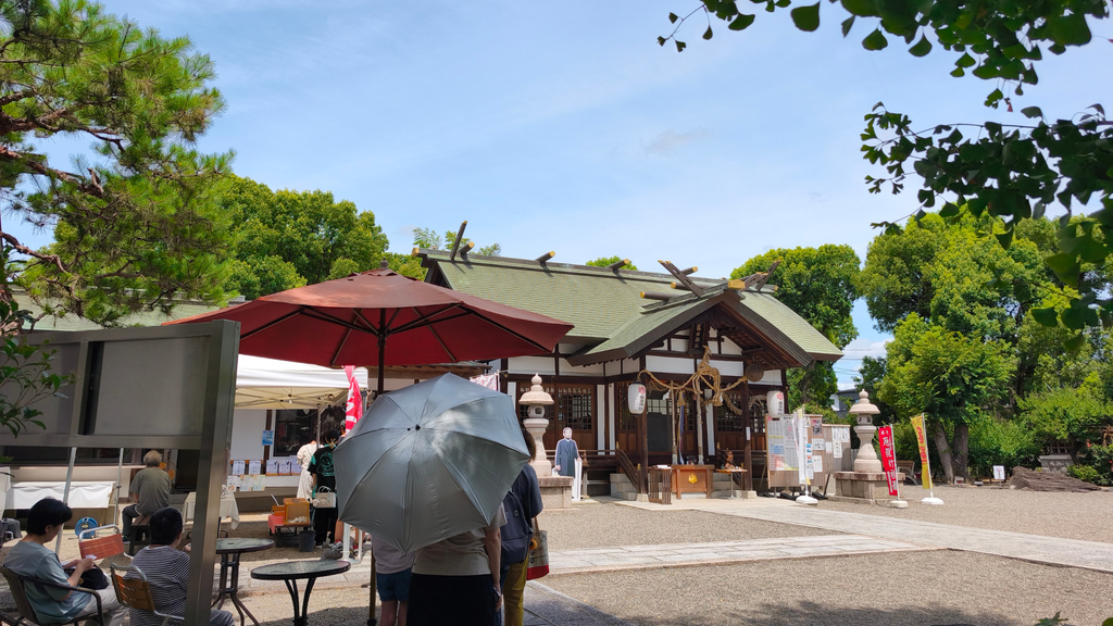 藤田神社 8月8日の拝殿前のにぎわい