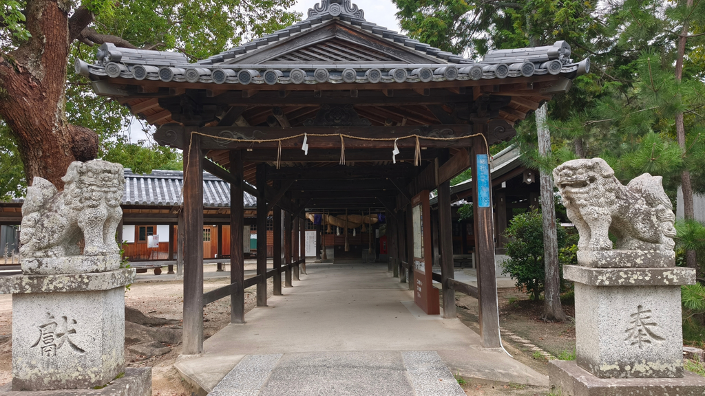 総社宮 狛犬と回廊